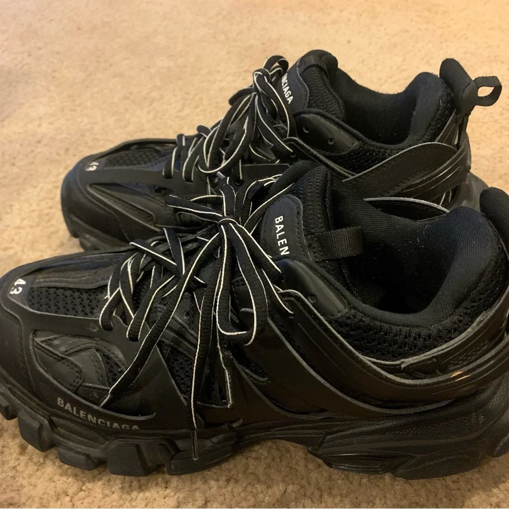 Balenciaga - Picture 2 of 2